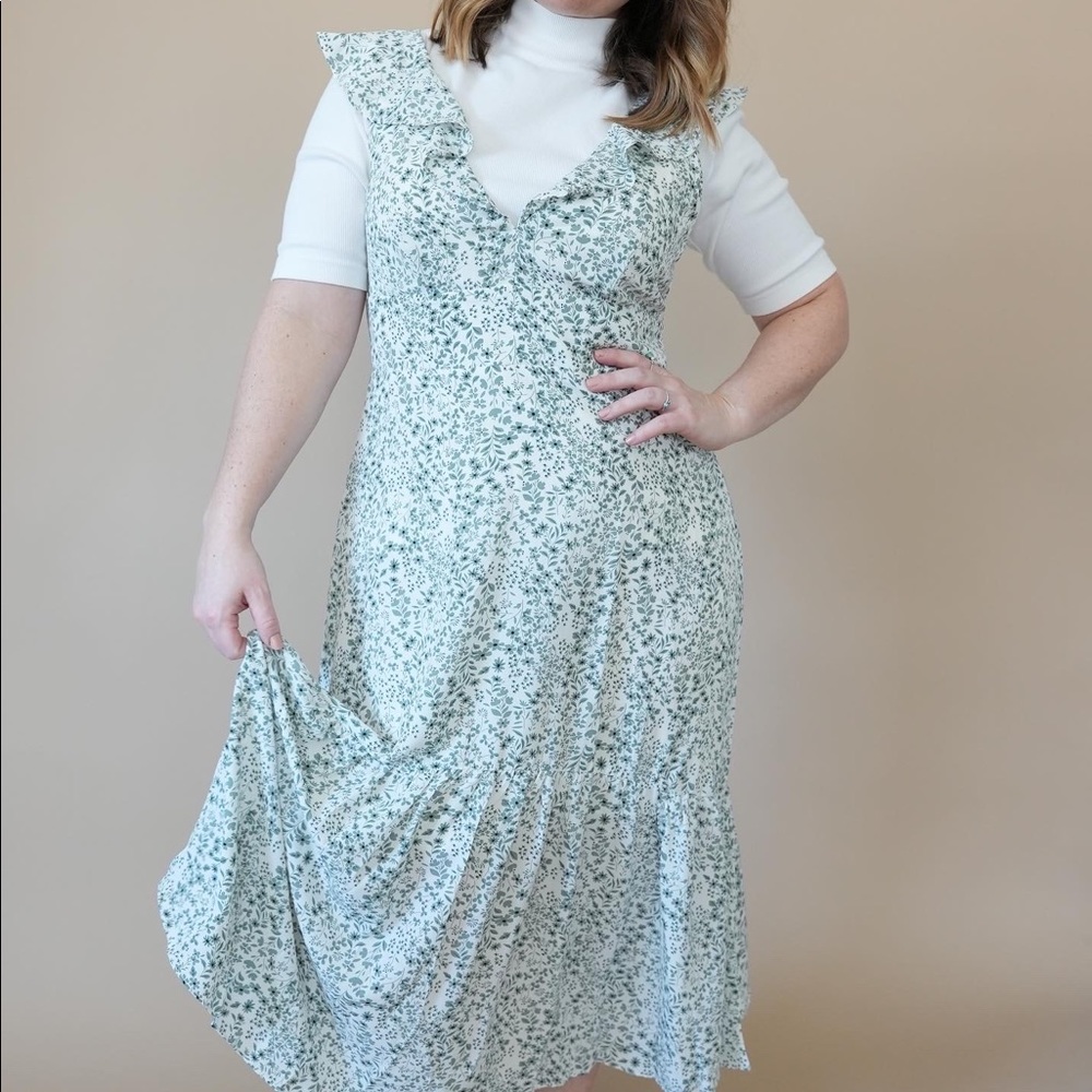 Beautiful green floral printed maxi dress. Wear in spring and summer.